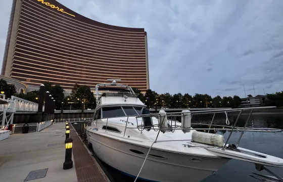 Sea Ray 390 Luxury Cruises around Boston Harbor and the Island