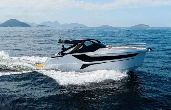 Luxury 32ft Zath Mariner Motor Yacht in Rio de Janeiro for 10 Guests