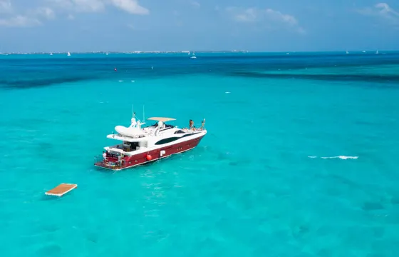 VIVE | Awesome Dyna Craft 79 ft Yacht for a Memorable life moment at Cancun.