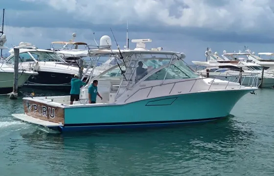 40ft Cabo Deep Sea Fishing Charter in Cancún Isla Mujeres