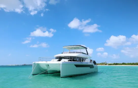 SAINT MARTIN Luxury power catamaran 53