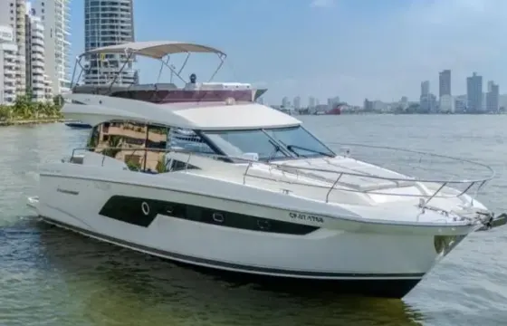 53' Flybridge Motor Yacht in Cartagena!
