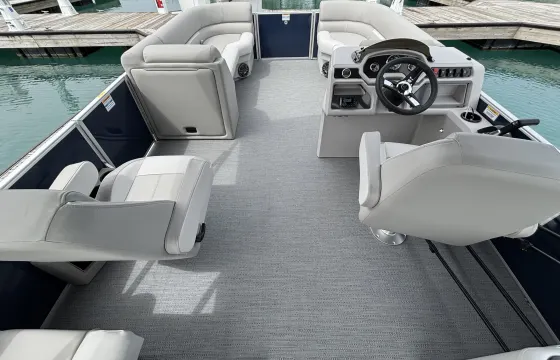 Party Chicago Fun Lake  River aboard 27ft Xperience Tritoon