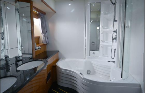 Sunseeker 90ft Luxury Yacht in Dubai with Captain