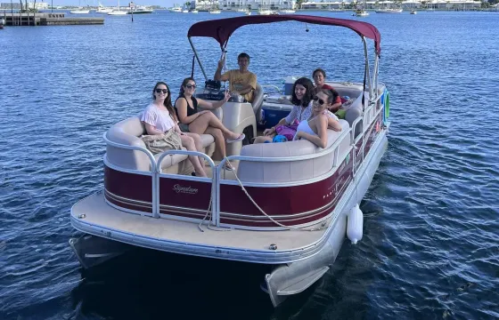 Suntracker DLX 20 Pontoon boat for Cruising or Party, Riviera Beach FL