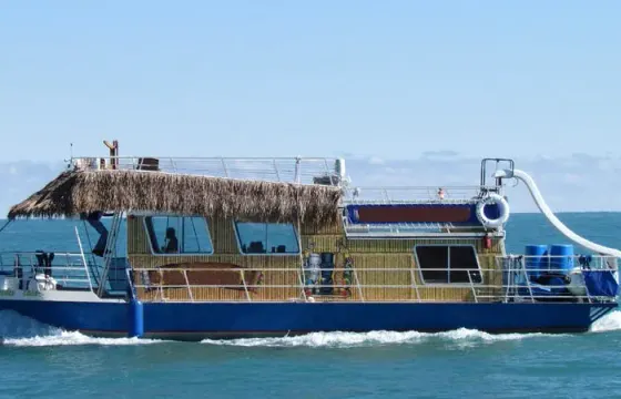 50ft Skipperliner Tiki Pontoon Cruise in Chicago with Beverage Package