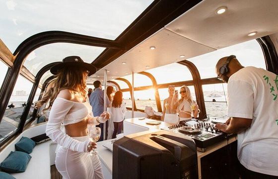 Lisbon Birthday Party Sunset Cruise – Luxury Boat, Cake & Open Bar