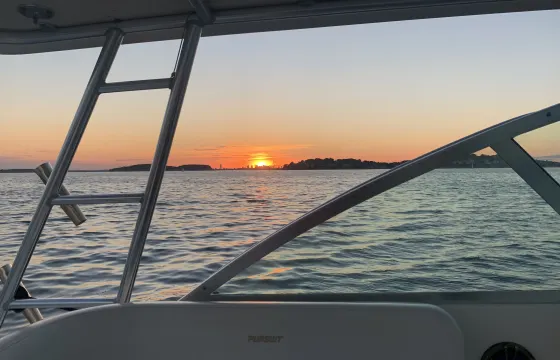 30' Pursuit Motor Yacht Rental in Boston, Massachusetts