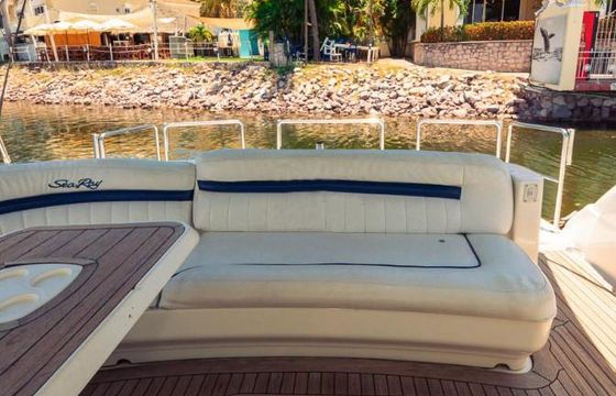 Private Luxury Yacht Sea Ray Sundancer 48ft