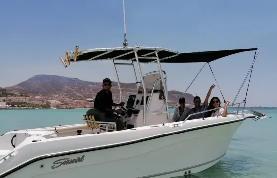 Seawind 22ft, the best motorboat for your summer getaway
