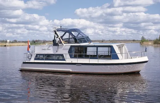 35' Safari 1050 Houseboat Rental in Drachten, Netherlands