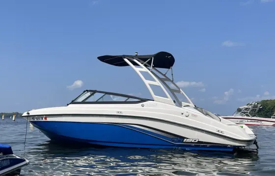 Yamaha AR190 On Lake Minnetonka