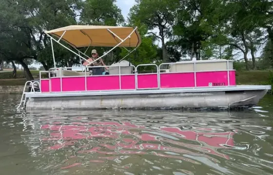 Pinkie Leisure 240 Tritoon is perfect for bachelorette parties!