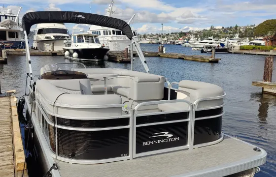Bennington Pontoon Boat to Explore Lake Union and Lake Washington