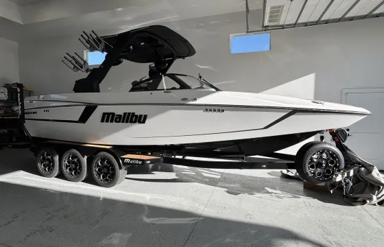 Fully Loaded Malibu 24MXZ Wake Boat