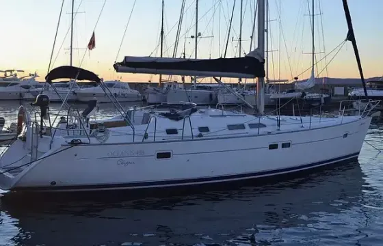 Charter 42' Oceanis Cruising Monohull for 10 People in Messina, Italy