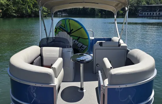 Lake Lanier Cruising - Free Tube Package with 6+ Hour Rentals