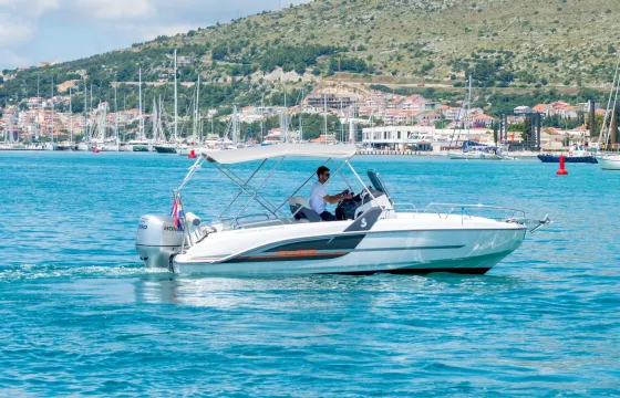 Beneteau Flyer 6.6. Spacedeck boat for rent in Split, Croatia