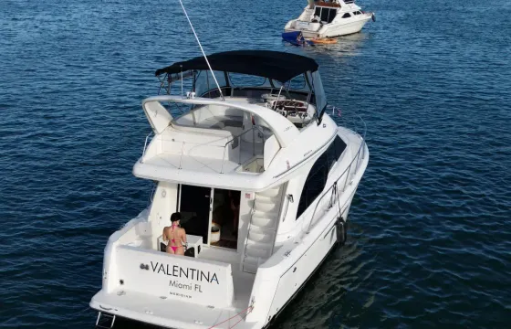 40ft Meridian Flybridge Yacht – Miami
