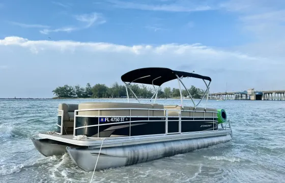 Super Comfy 22’ Pontoon in Bradenton/ fuel included