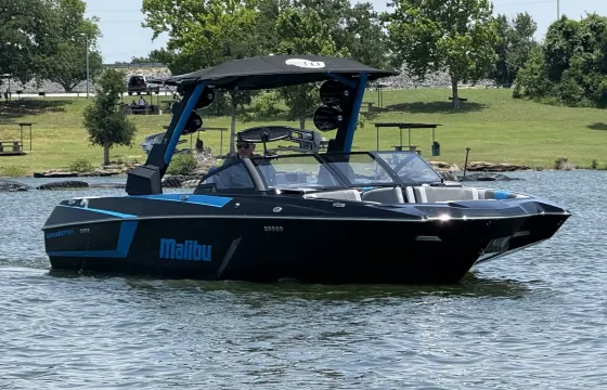 2021 Malibu 24 MXZ Wakesurf Rental on Lake Grapevine