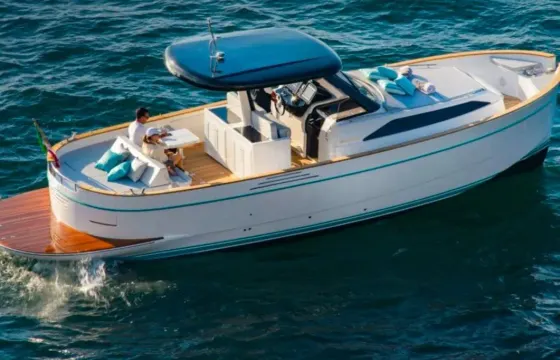 Apreamare Gozzo 35 Capri Private Boat Tour