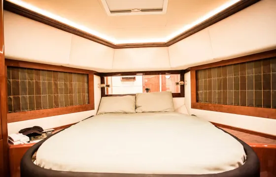 Luxurious 70ft Yacht Rental in Dubai