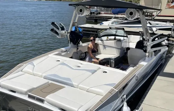 2022 Supreme ZS232 Surf/Wake boat with captain
