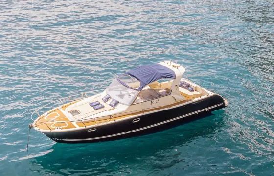 Explore the Amalfi Coast, Capri and Sorrento with Gagliotta Jores 33 Boat
