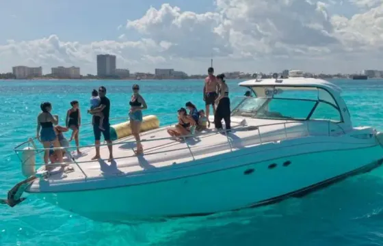 Sea Ray 52ft  Cancun Yacht Charter