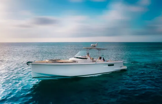 Fjord 36 Cozumel Luxury Yacht Charter-Fine Dinning & Top Shelf Bar