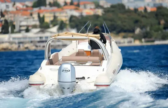 Rent his 2007 Aquamax RIB in Split for up to 10 people