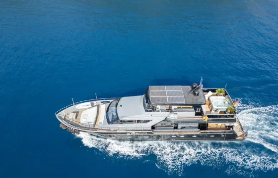 Luxury Yacht with Jakuzzi
