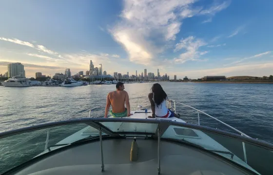 Experience Luxury and Adventure on a 33' Sea Ray Sundancer Yacht in Chicago