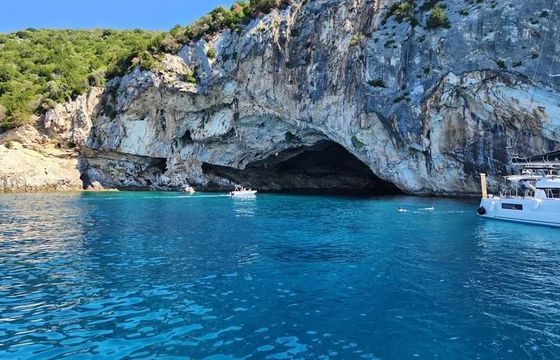 Sun & Sea VIP Cruises Aboard Chris-Craft 31 Commander Yacht