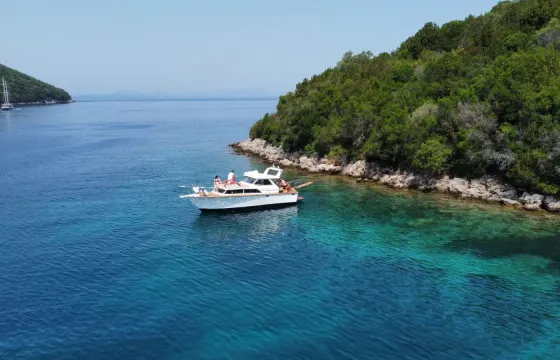 Sun & Sea VIP Cruises Aboard Chris-Craft 31 Commander Yacht
