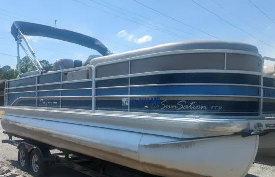23ft Premier Sunsation Pontoon on Beautiful Lake Martin