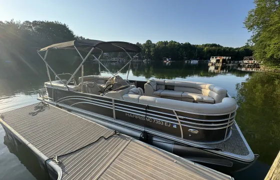 Cruise and Tube Lake Norman 25’ Harris Tritoon