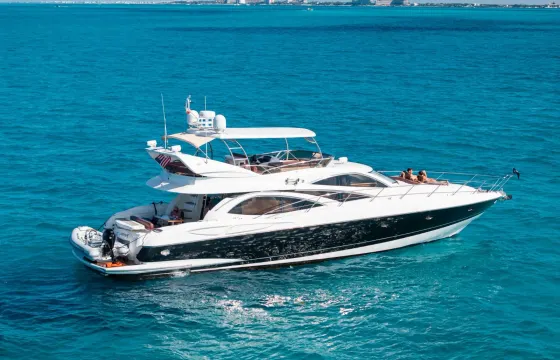 Manhattan 64 ft Motor Yacht Punta Sam in Cancún, Mexico