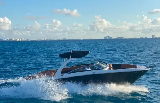 Exclusive - Four Winns 26 ft Motorboat, special for small groups cruise