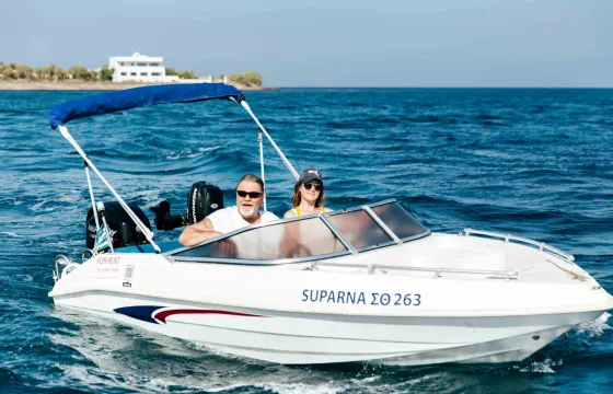 Discover Santorini in private on a speedboat