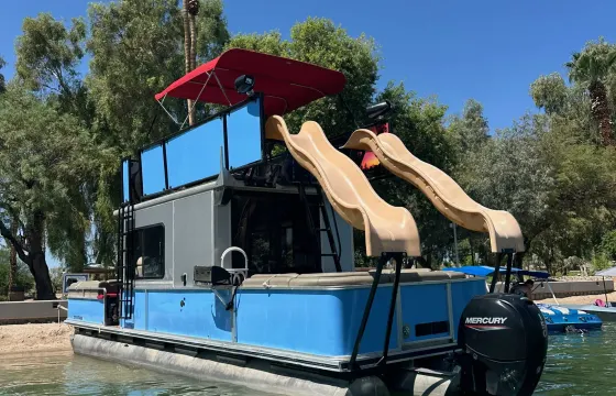32ft Tracker Sun Cabin Party Barge for 6 Guests in Lake Havasu City