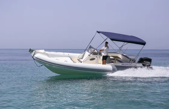 Charter MAESTRALE 28  Man Rigid Inflatable Boat in Tropea, Italy