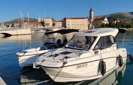 Quicksilver 705 Weekender Yacht With Mercury V6 200 Hp Outboard Engine