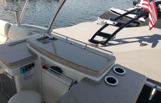 Luxury Bennington 2550 RCB Tritoon Adventure on Lake St Clair