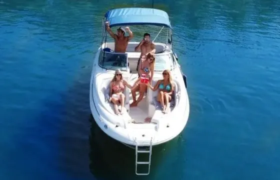 26' Sea Ray Sundeck in Miami! Huge Weekday Discounts