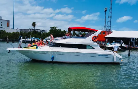 Sea Ray 440 Express Bridge Maximun LOA 50FT Yacht for Cruise in Cancun