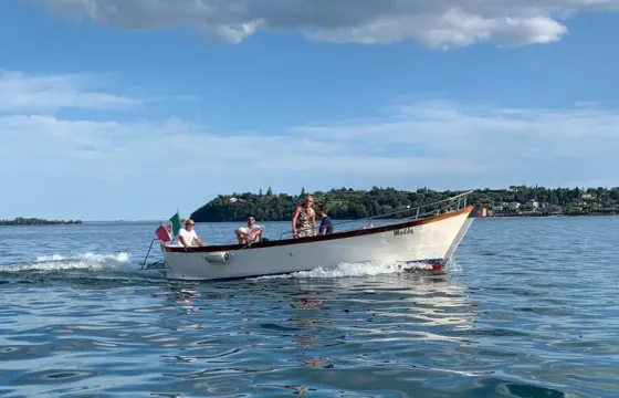 Garda Lake Destination? Rent our 27' Gozzo at Sundown with Skipper & Bubbles