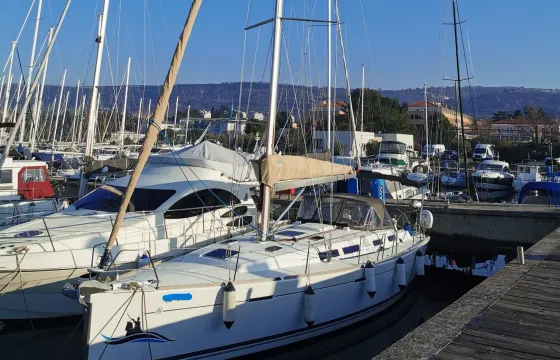 Dufour 425 Luxury Sail Boat in Izola, Slovenia