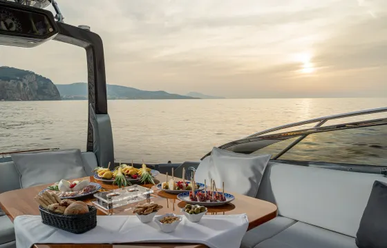 VIP Capri Escape: Prosecco & Views on the Riva Rivale 56!